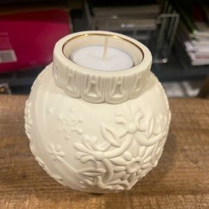 Snowflake candle holder